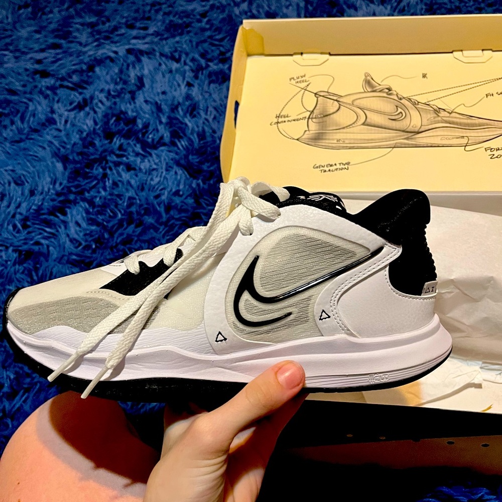 Kyrie Low 5 women’s size 7 never worn